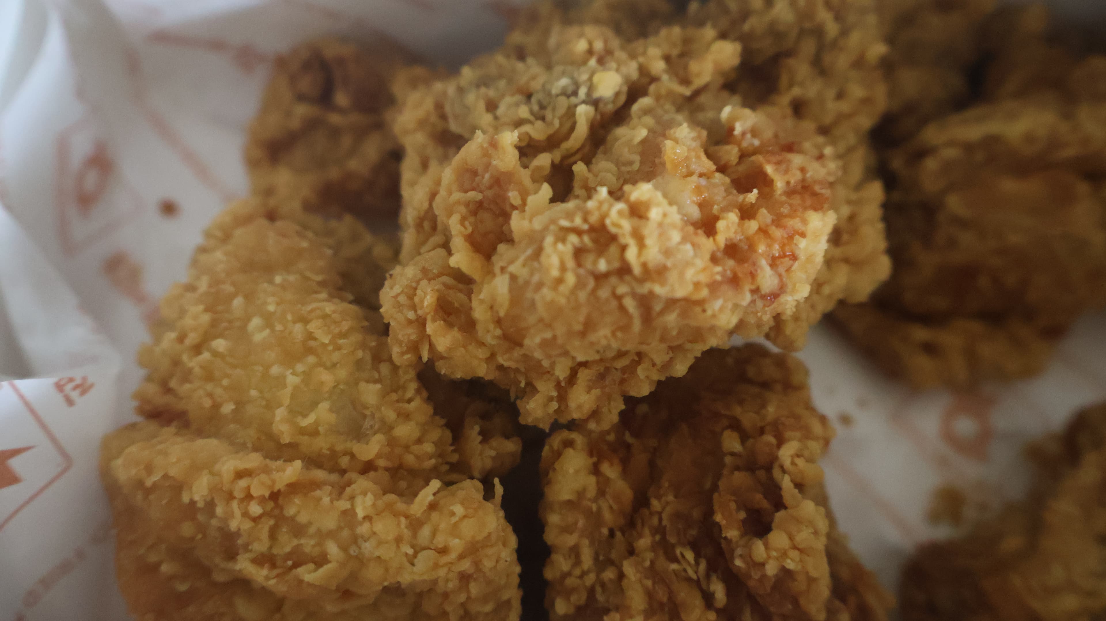 Starbird Chicken opens at the Castle Rock Promenade. The Mexican-restaurant block just got a chicken concept three doors down.