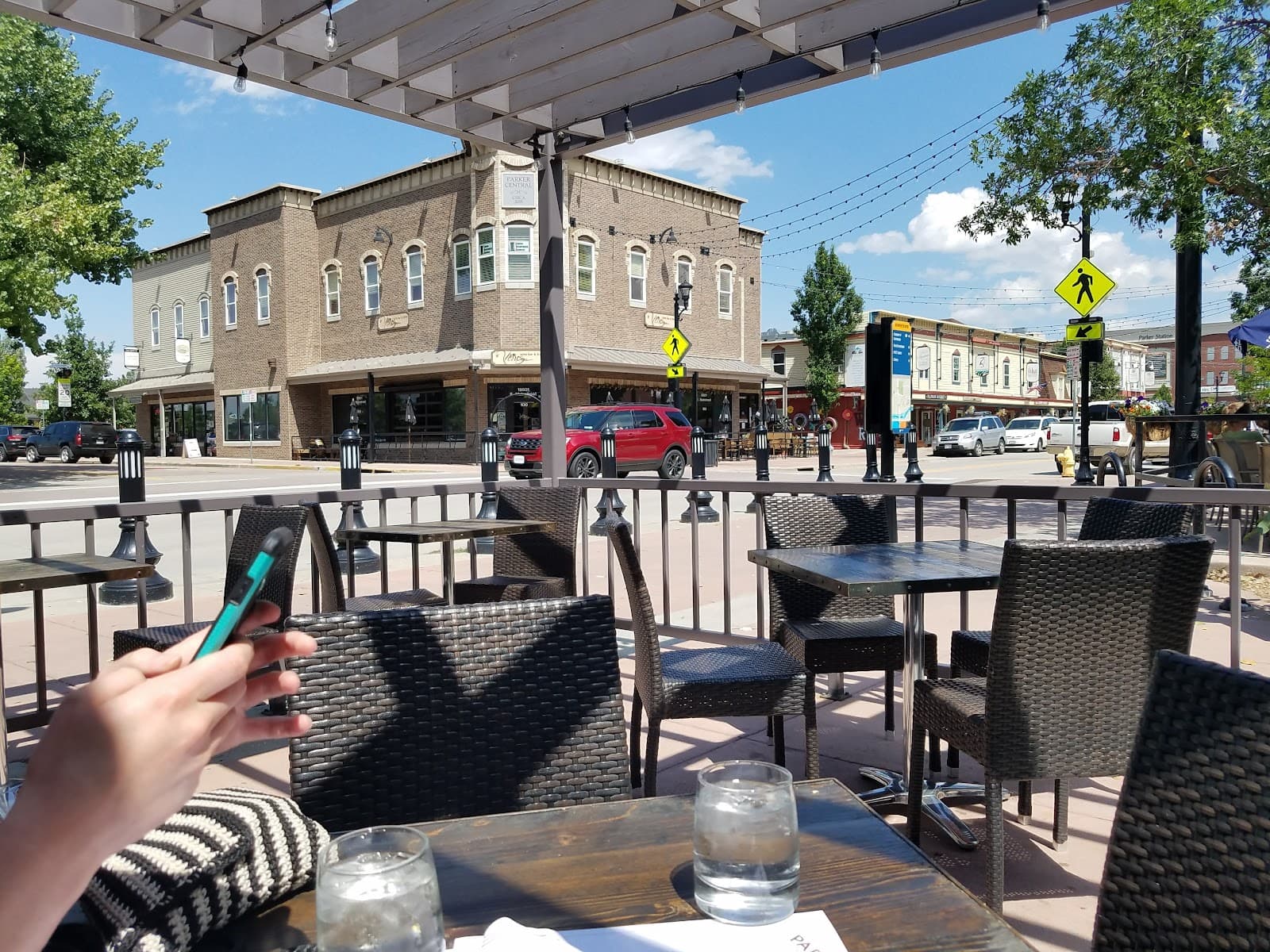 Tailgate Tavern & Grill