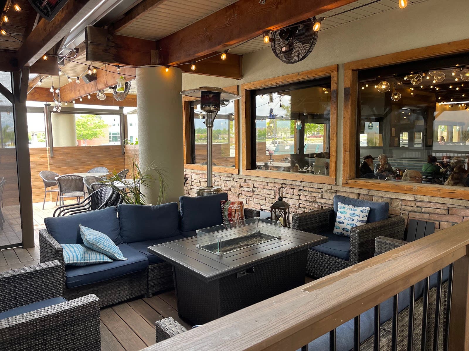 The Lake House Kitchen & Tavern